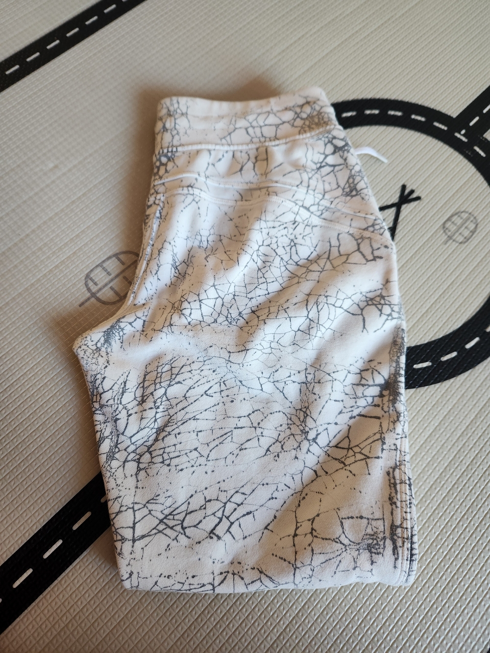 Lululemon White Marble-Print joggers - Size 6